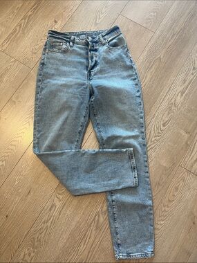 H&M Classic High-Waist Women’s Jeans - Light Blue